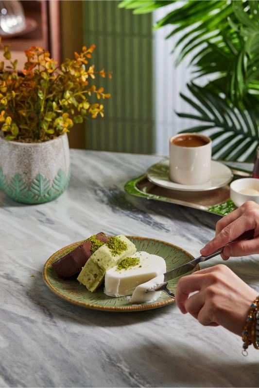 Çocuklar ve Büyükler İçin Aynı Anda Keyif Veren Tatlı Seçeneği Neden Maraş Dondurmasıdır?