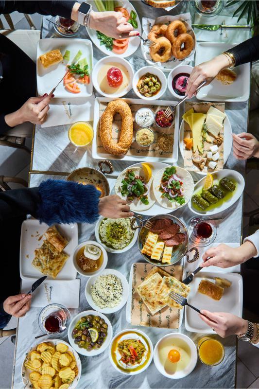 Kalabalık Aile Kahvaltıları İçin Kahramanmaraş’ta Mekan Seçerken Nelere Dikkat Edilmeli?